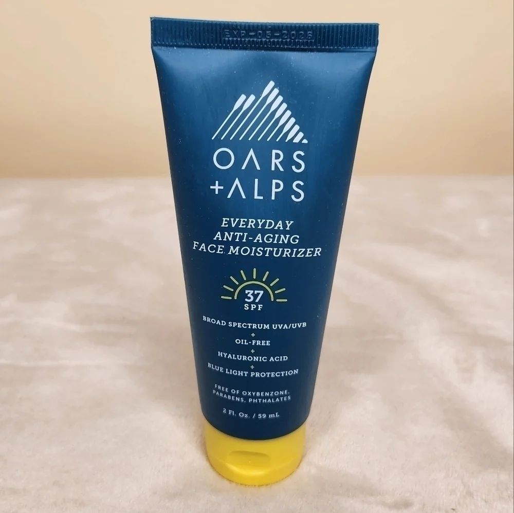 Oars + Alps Everyday Anti-Aging FAVE Moisturizer with SPF 37